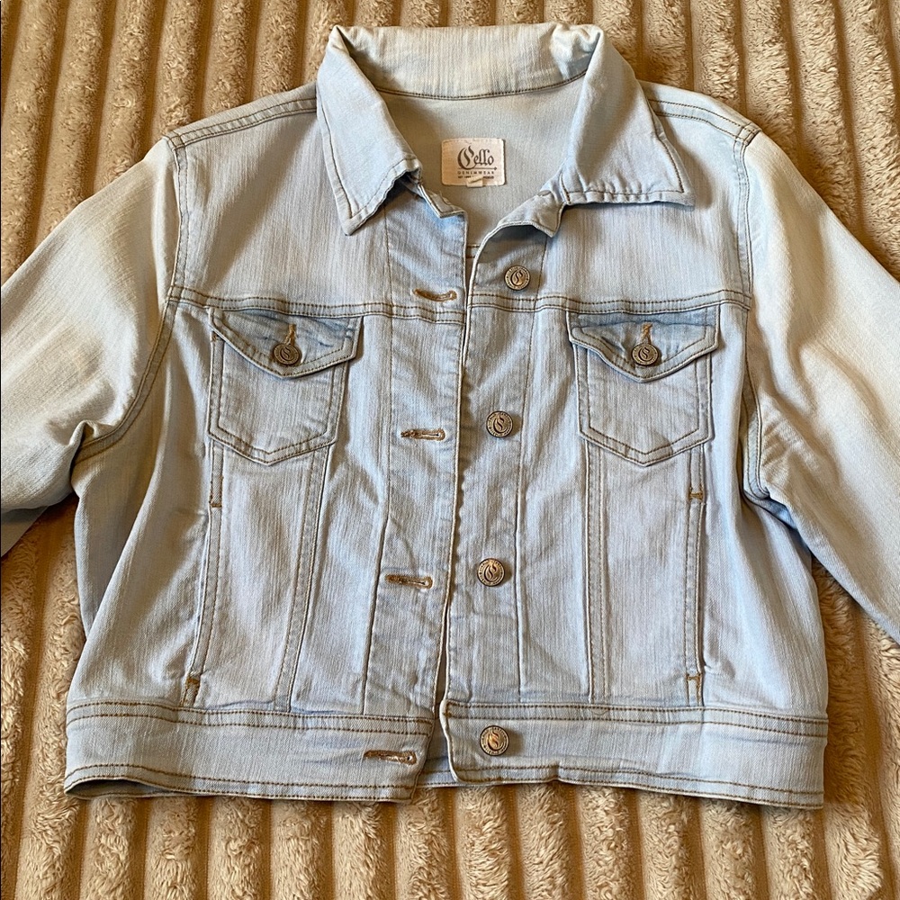 Cello Denim crop jacket for women. Size xl. Blue in color